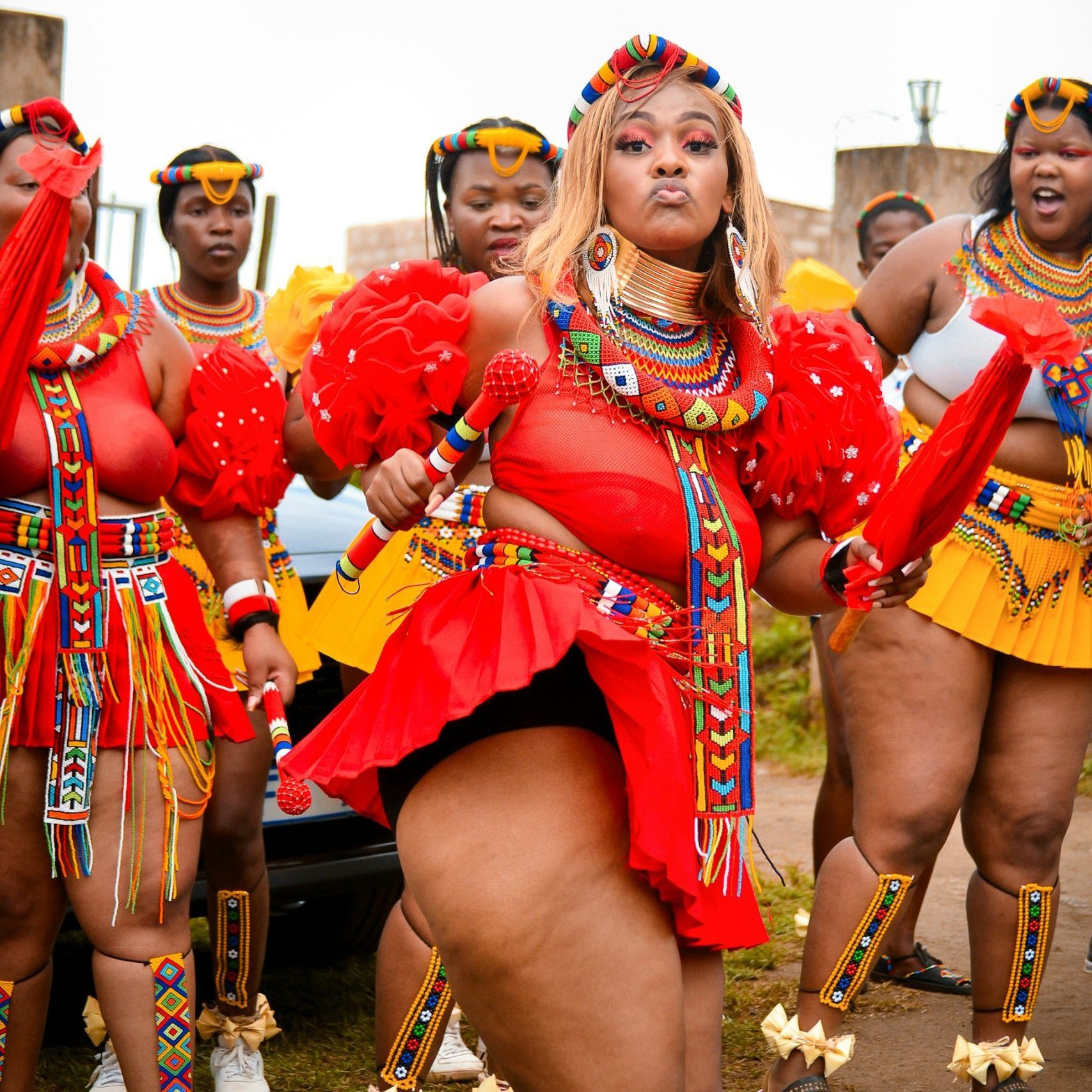 black-linear-studios-bnYqWR6w7kg-unsplash